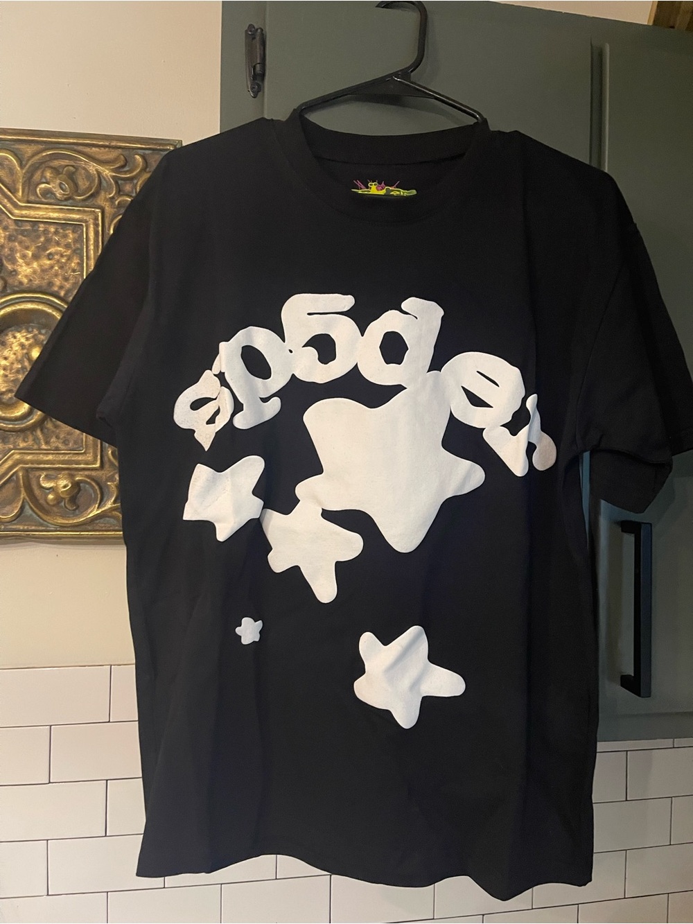 Mens Graphic Design Tee Size S.